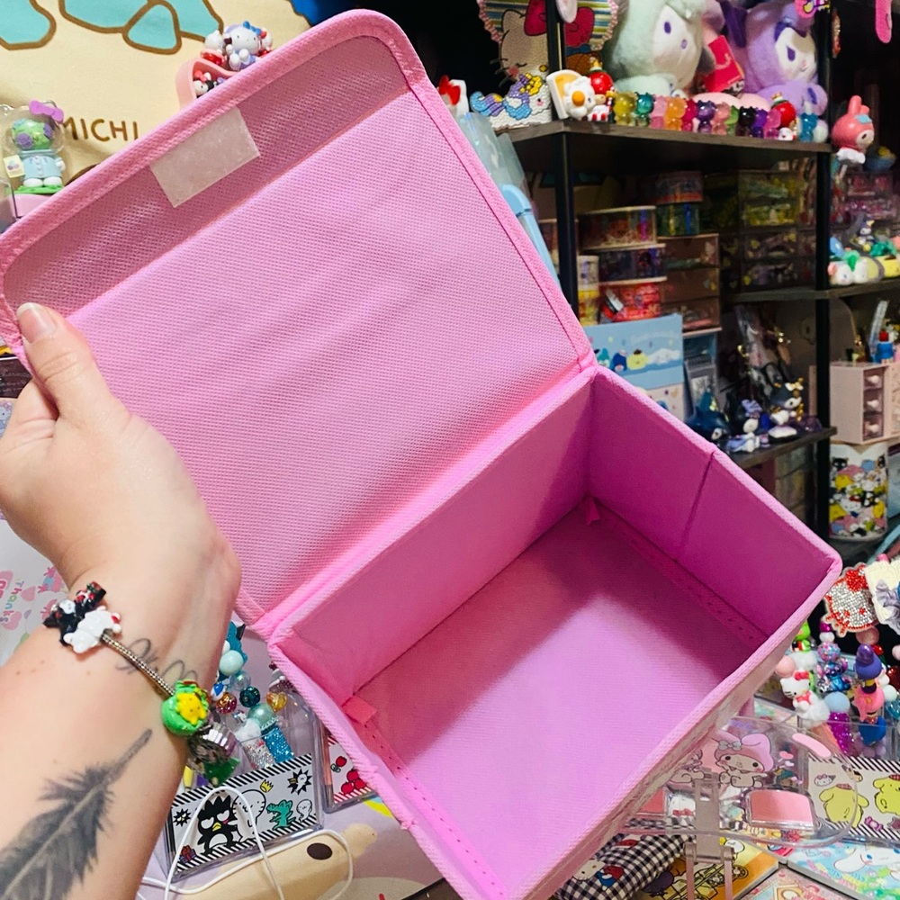 Hello Kitty storage bin - Picture 3 of 3